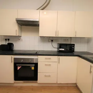 Apartment Ideal 2 Bed Flat Close To City, London