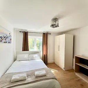 Homestay Holiday In The Heart Of Canary Wharf, London